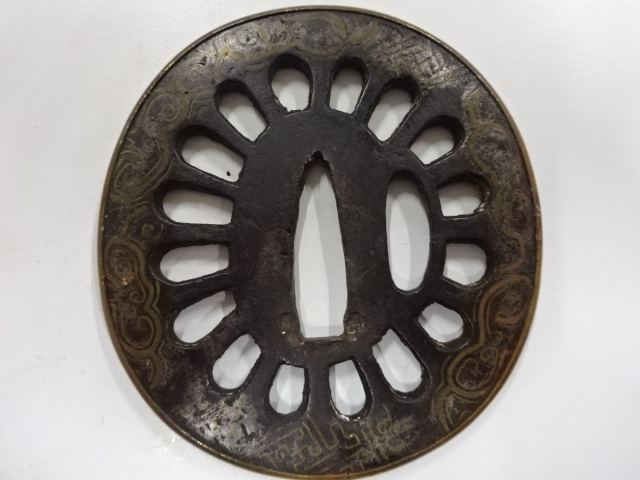 鉄地　平象嵌　透かし　銅覆輪　鍔